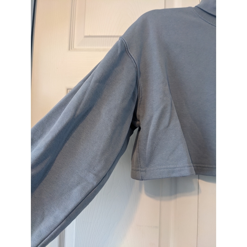 3/$15! H&M Cropped Turtleneck Sweatshirt - Picture 6 of 11